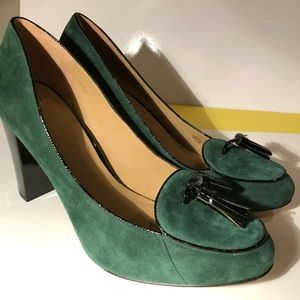 NEW Green Ann Taylor pumps with black tassels.